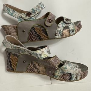 L"Artiste Wedge Sandals - Spring Step collection